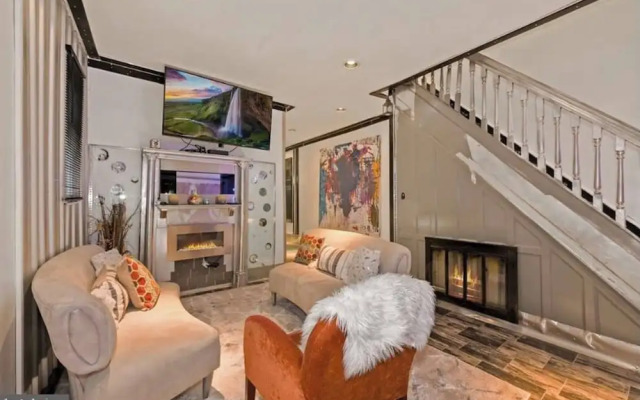 Stylish 4 Bedroom Home Near Philadelphia