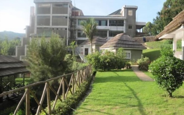 Bunyonyi Safaris Resort