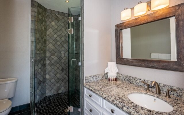 Luxury Ocean-view Flamingo Home Sleeps 10 - Walk to Beach