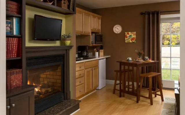 Inn at Huntingfield Creek