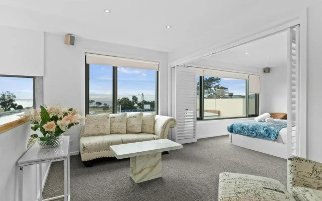Bliss on the Bay Full House
