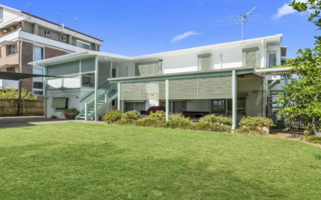 Woorim Beach House with Water Views
