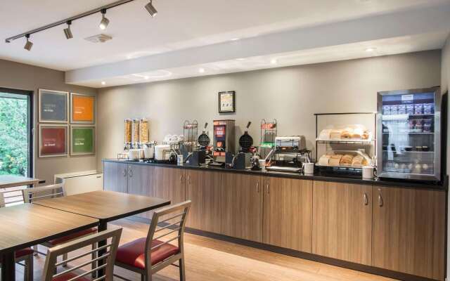 Comfort Inn Airport East - Ancienne Lorette