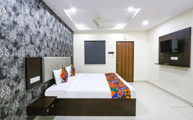 Fabhotel Royal Signature