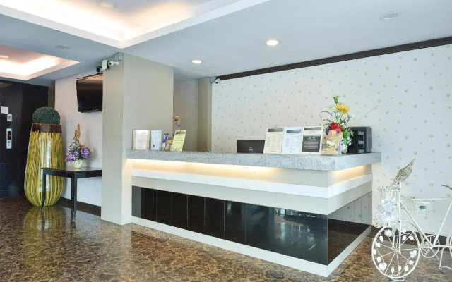 Capital O 516 Grand CT Hotel