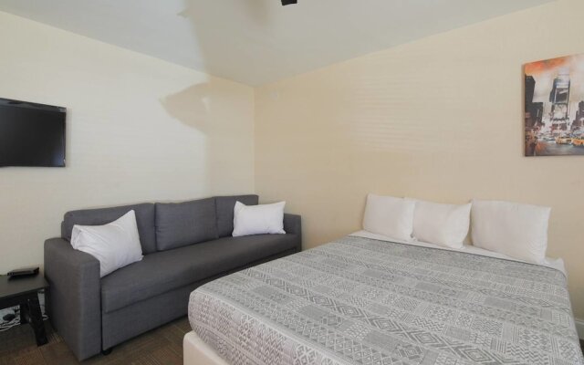 Amazing Apartment Mins From South Beach Strip!