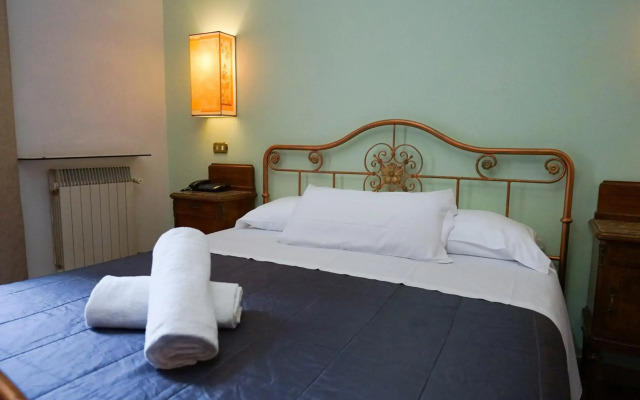 Hotel Roma Room