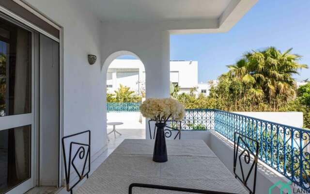 Safran II Apt de Charme Avec Terrasse la Marsa