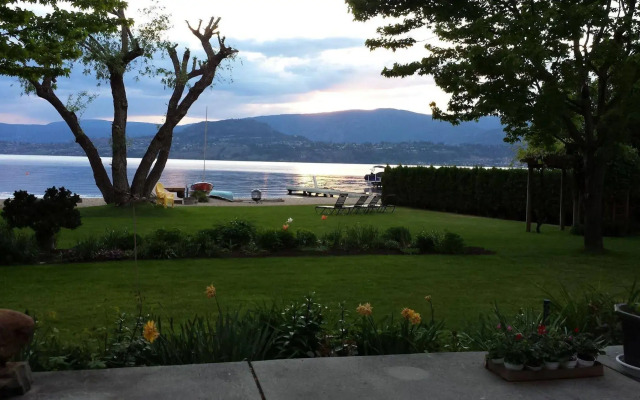 Lakeshore Bed & Breakfast