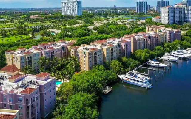 Three-Bedroom Apartment at The Yacht Club Aventura