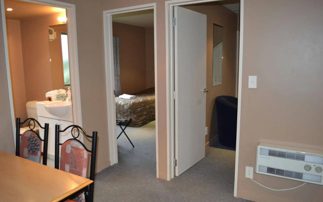 Courtesy Court Motel