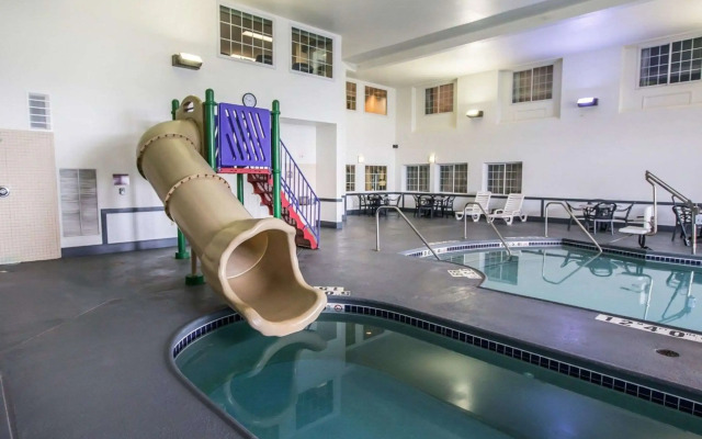 Quality Inn & Suites Dixon near I-88