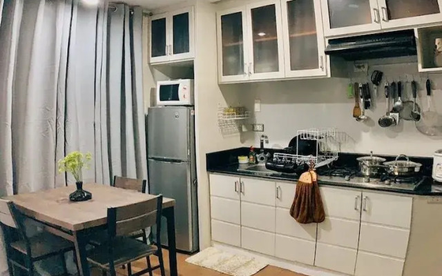 Spacious 1 BR Unit in AppleOne Ayala