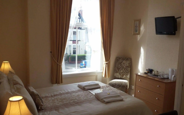 Ascot House Guest House (Adults Only)