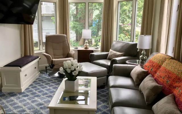 Camden Riverhouse Hotel