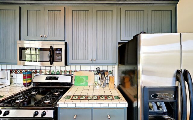 Open-Concept Cabin - 1 Br cabin by RedAwning