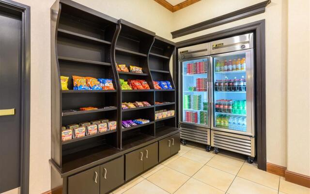 La Quinta Inn & Suites by Wyndham Marshall