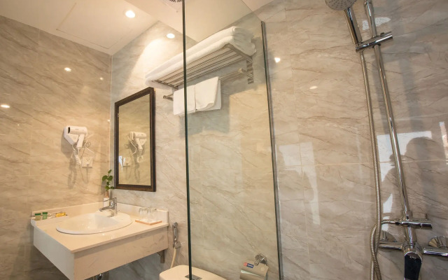Dinh Elegant Hanoi Hotel