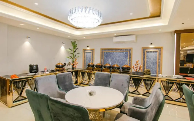 Fabhotel Prime Royal Inn Suites