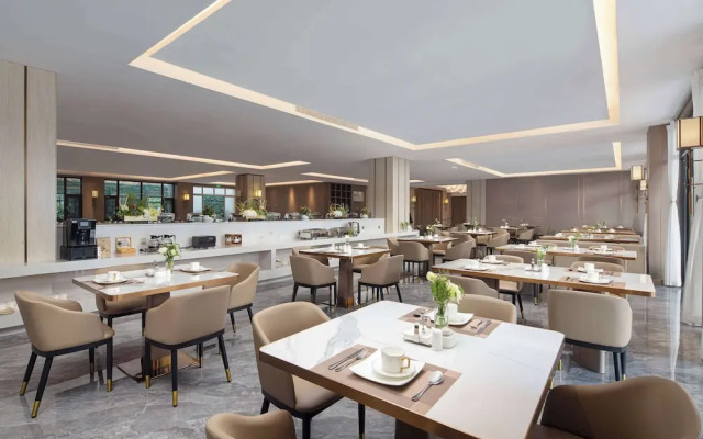 Days Hotel By Wyndham Xishuangbanna Jinghong