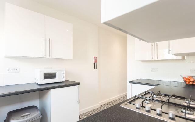 4 BR Townhouse, 10 Minutes From City Centre