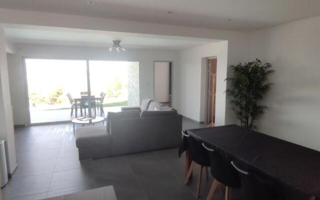 F4 a Porticcio Avec Piscine Et Vue Sur Mer