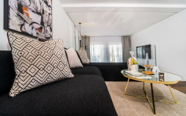 Petit Palace Suites Hotel