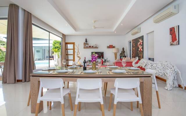 Modern 4BR Pool Villa Virginie Naiharn