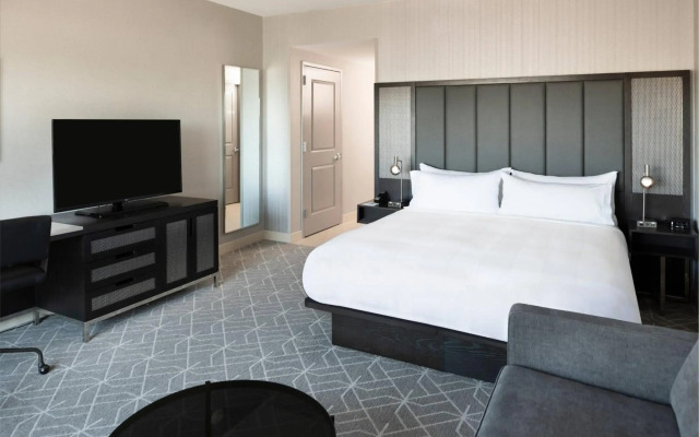 Renaissance by Marriott Boston Patriot Place Hotel