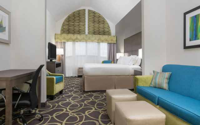 Holiday Inn Express & Suites Ames by IHG