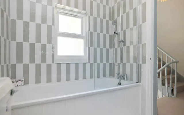 Finsbury Park Two-Bed Split-Level Flat