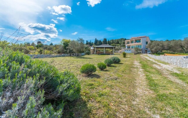 Stunning Apartment in Banj With Wifi and 2 Bedrooms