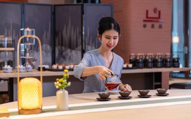 Hualuxe Sanya Yalong Bay Resort