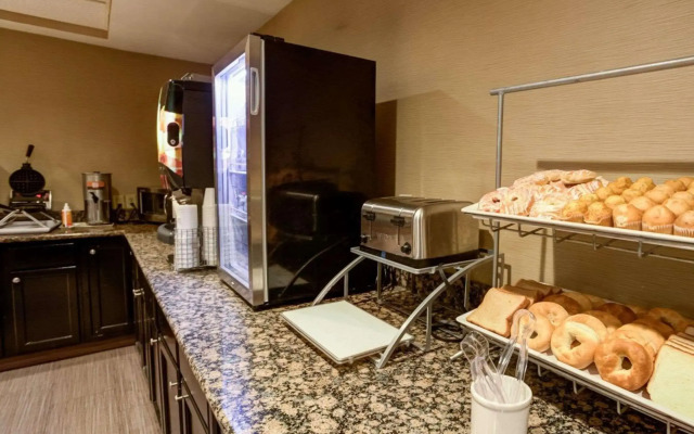 Comfort Suites Airport