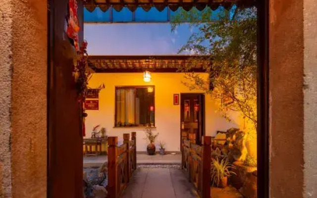 Lanyun Courtyard  Riverview Inn