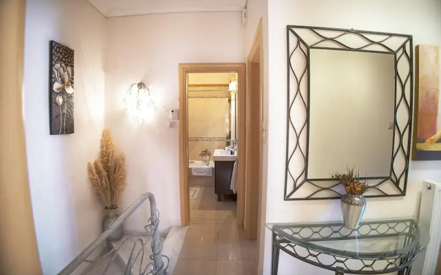 Venia House Marathos