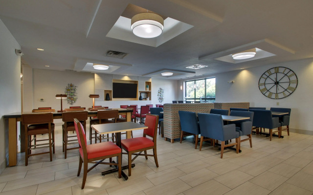 Holiday Inn Express & Suites Morris, an IHG Hotel