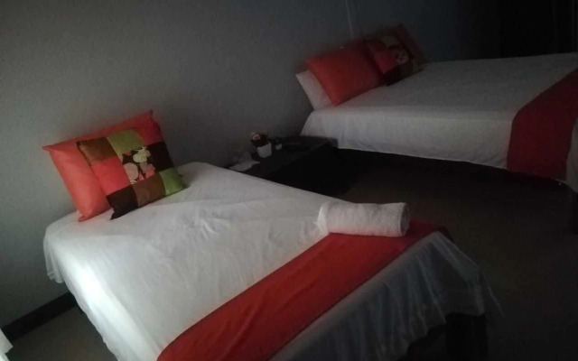 Soda y Cabinas El Parque