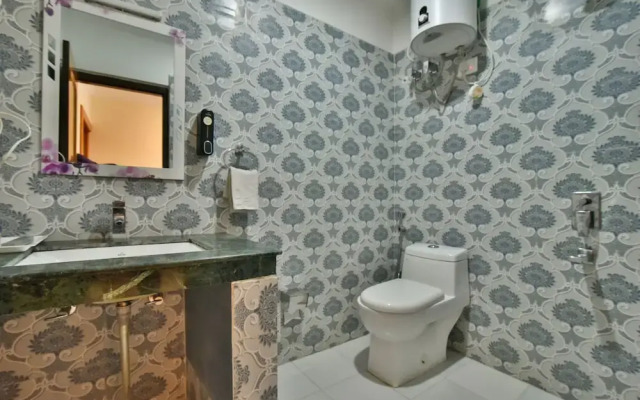 The Posh Hotel near Mall Road with Hassle Free Covered Parking