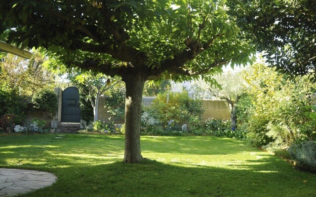 Modern villa in Cournonterral, with large garden, private pool and terrace