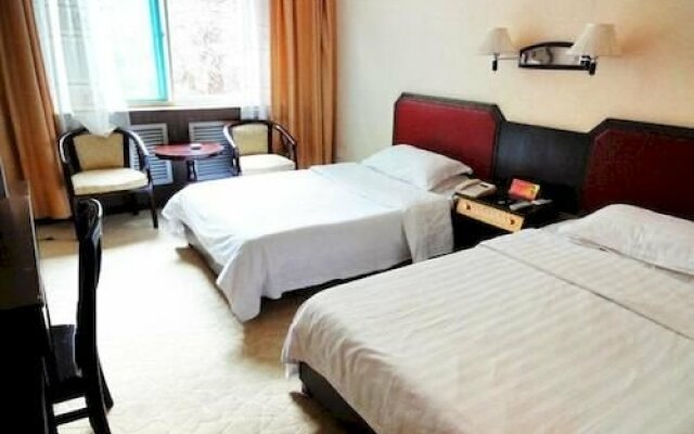 Shennongjia Holiday Hotel