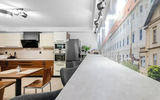 No. 28 Rooms & Apartments