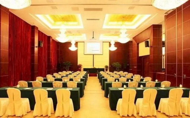Gao Chun Palace Garden Hotel