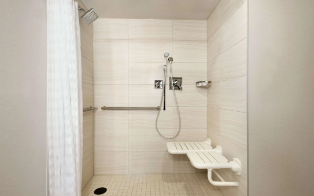 Embassy Suites by Hilton Indianapolis Downtown