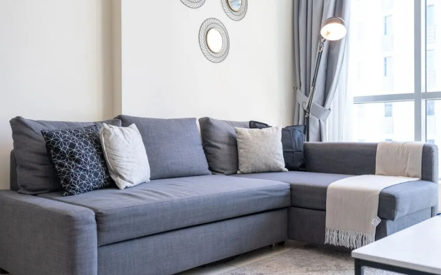 Refined 1BR Retreat in The Point Tower - Marina