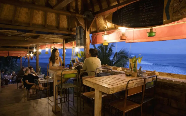 Pondok Pitaya Hotel, Surfing & Yoga