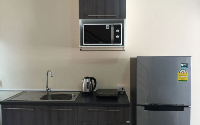 Krabi Town Sleeps 8 With Kitchen