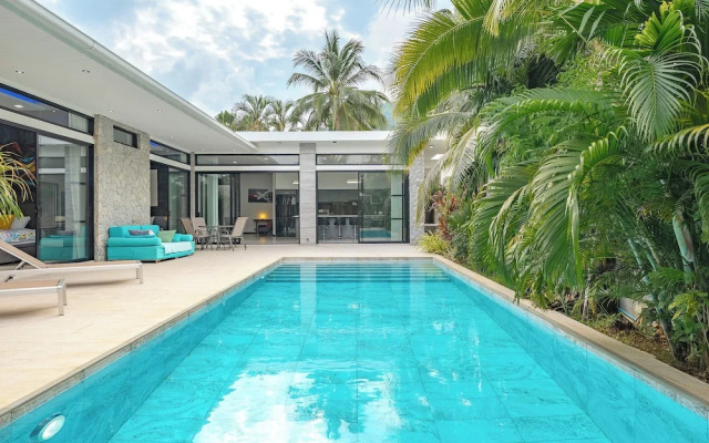 3BR Near Beach Tub & Pool Table V204