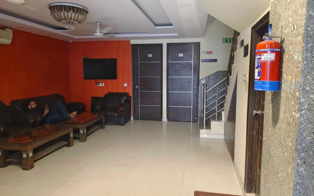 OYO 91616 Hotel Tourist Plaza