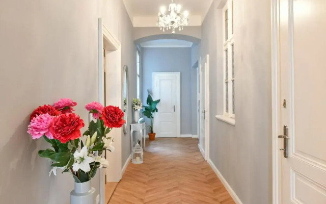 Cosmopolitan Central Prague Apartment